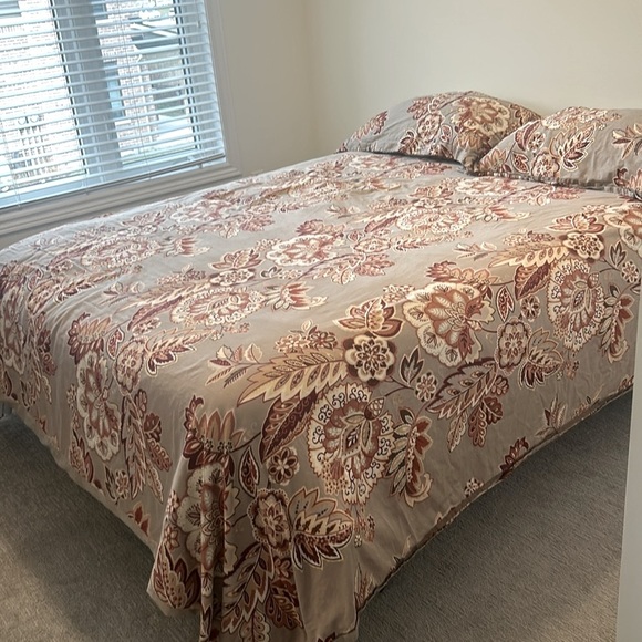 Carlingdale 100% Cotton King Size Duvet Cover, Shams, and Pillow Cases - Picture 2 of 10